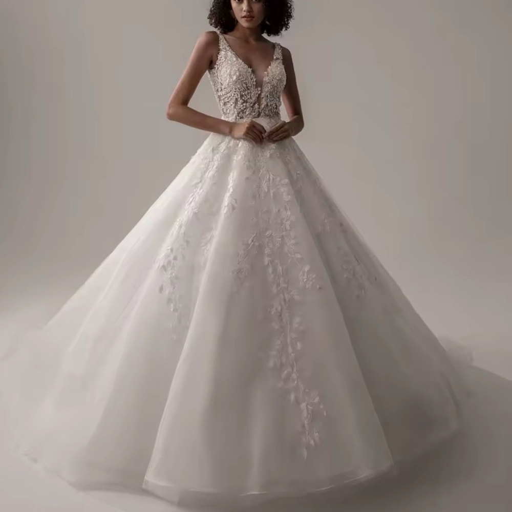 NEW $1995 Fernanda Vogue Wedding Dress White Lace Wedding Gown